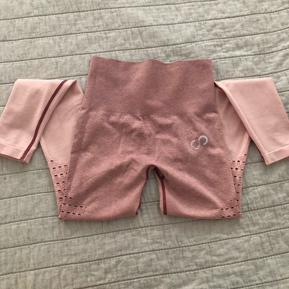 Curves and combat boots seamless leggings